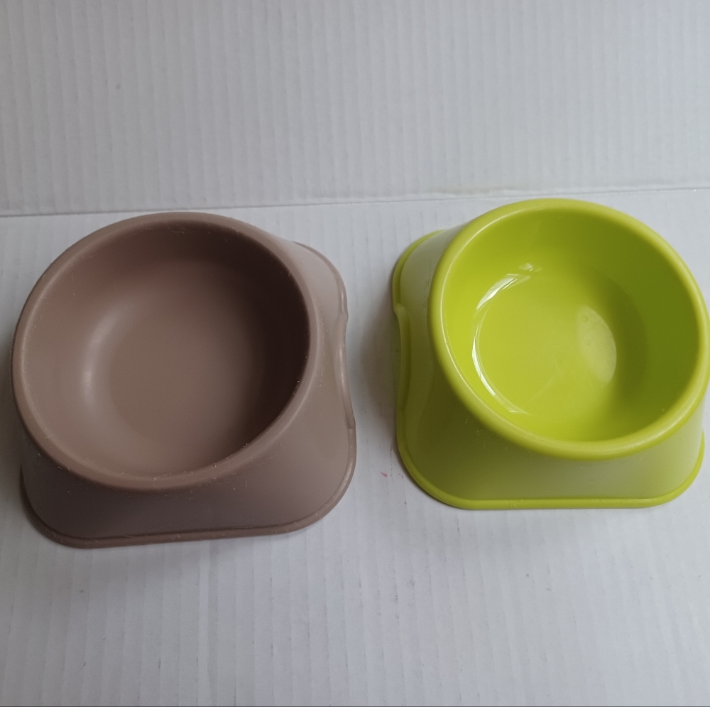 4/$30 Pet Food/Water Bowls - Small Pets